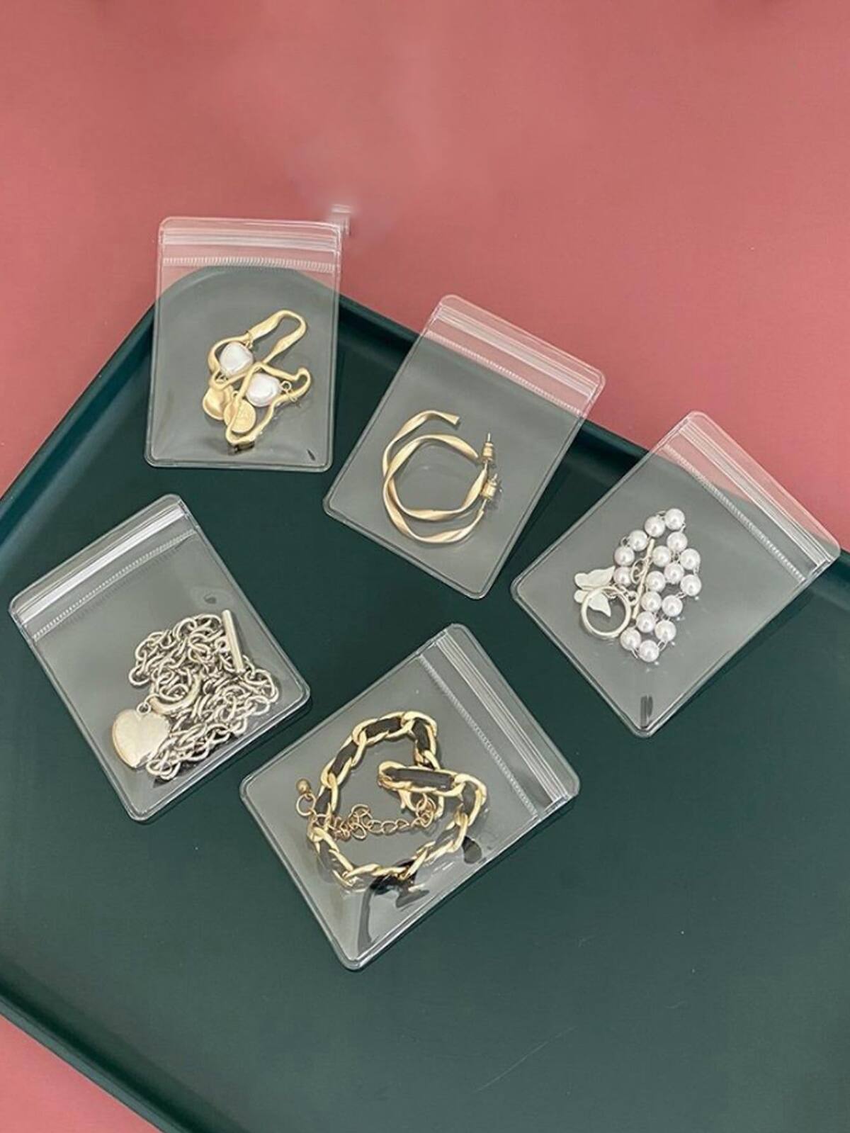 Cuida tus piezas de joyería guardándolas por separado