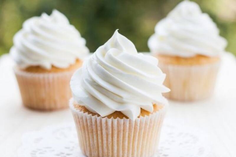 Con sencillos ingredientes y en simples pasos puedes tener un cupcake de vainilla.