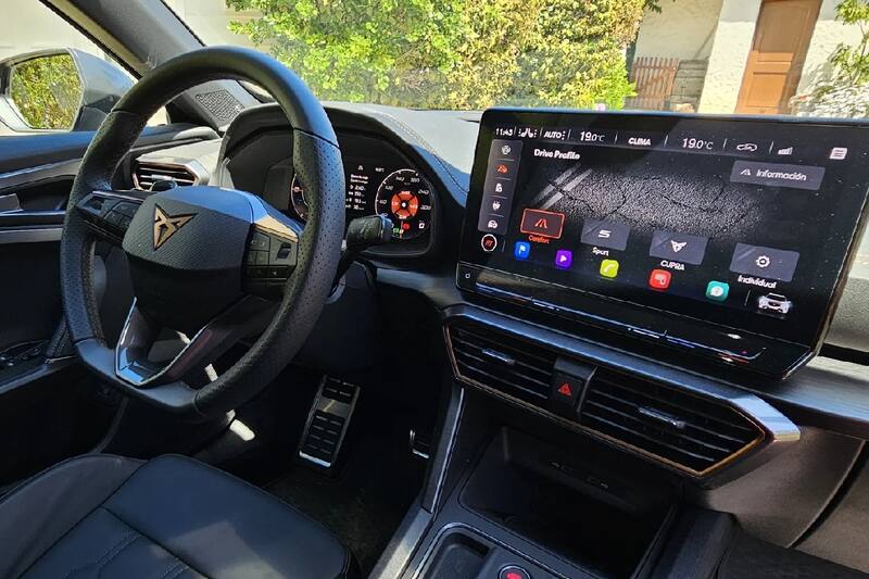 La versión híbrida enchufable del SUV español una apuesta eficiente y con toques deportivos.