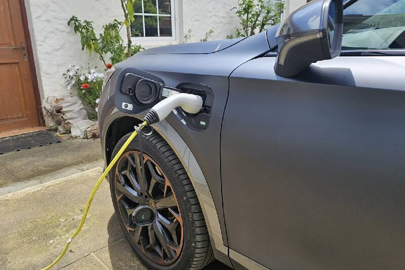 La versión híbrida enchufable del SUV español una apuesta eficiente y con toques deportivos.