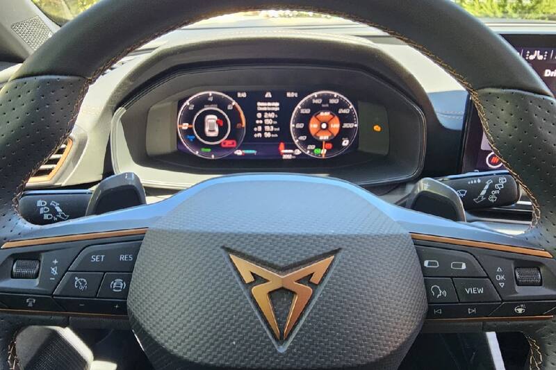 La versión híbrida enchufable del SUV español una apuesta eficiente y con toques deportivos.