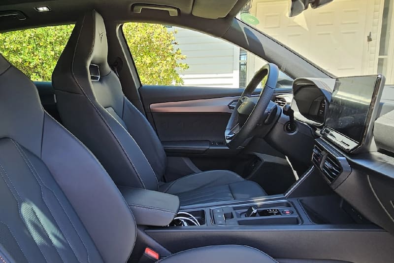 La versión híbrida enchufable del SUV español una apuesta eficiente y con toques deportivos.