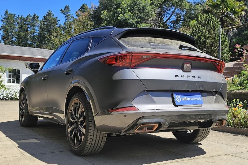 La versión híbrida enchufable del SUV español una apuesta eficiente y con toques deportivos.