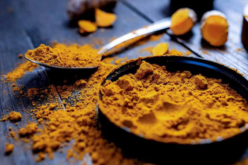 Descubre los ingredientes para poder preparan un té de cúrcuma.