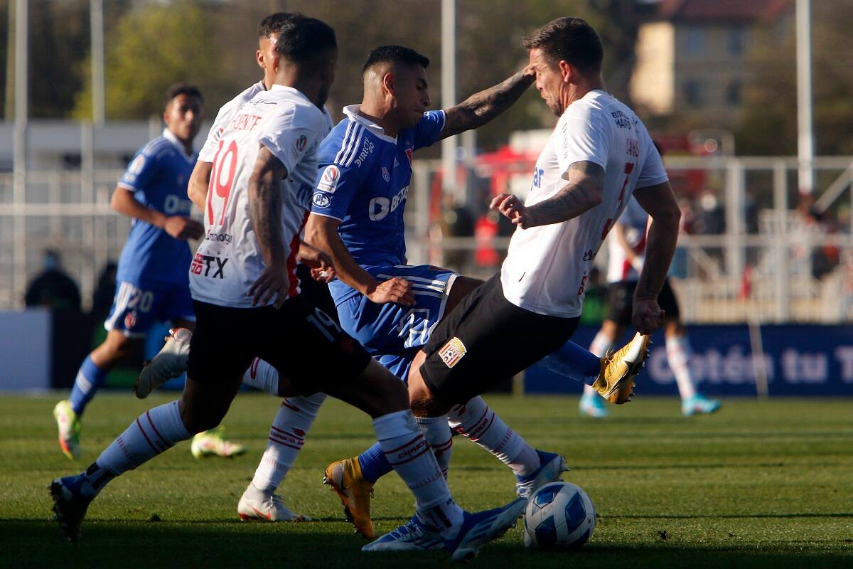 Curicó recibirá a la U este viernes. Crédito: Aton