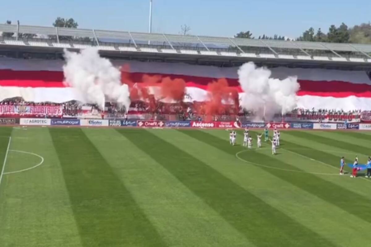 cumplió con el show para la salida a la cancha en el Clásico del Maule.