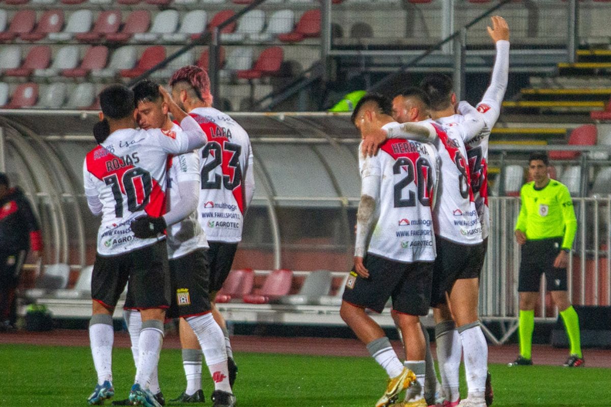 Curicó Unido vive momentos duros en la Primera B. Foto: Campeonato Chileno.