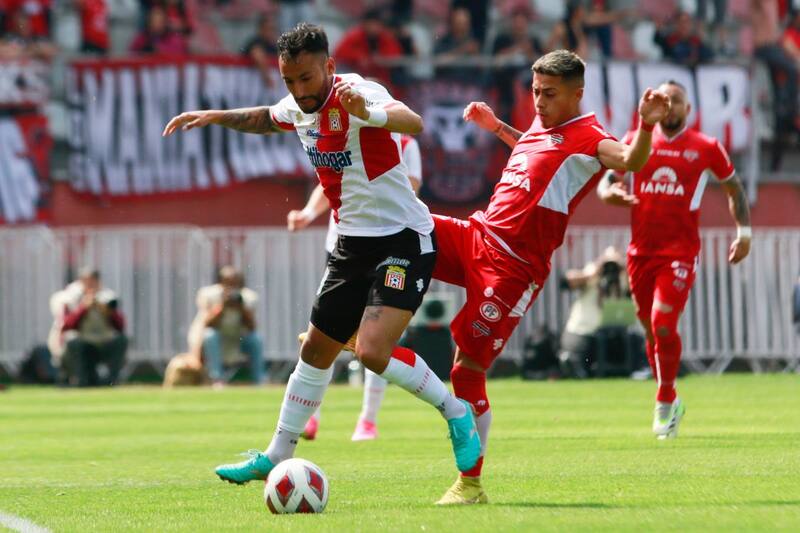 La caída en el clásico ante Ñublense le costó el puesto al DT de Curicó Unido, Juan José Ribera. Foto: Agencia Aton.