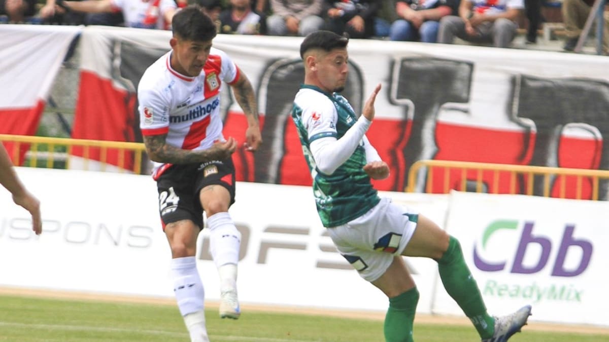 Curicó Unido se hizo fuerte de local y amargó a Santiago Wanderers en Primera B