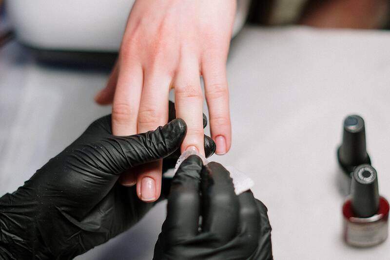 Hay de manicura, Photoshop, marketing, pastelería y más. Créditos: Pexels.