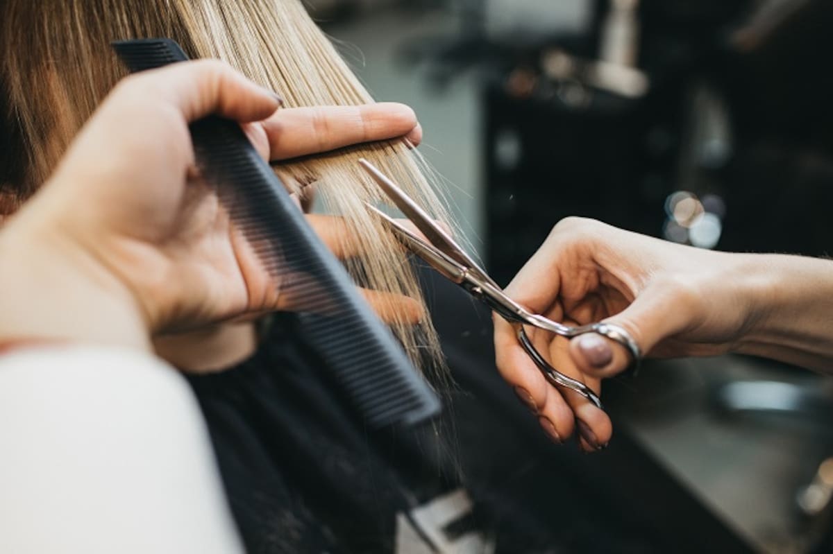 Estética integral es uno de los cursos Sence que podrás tomar totalmente gratis.