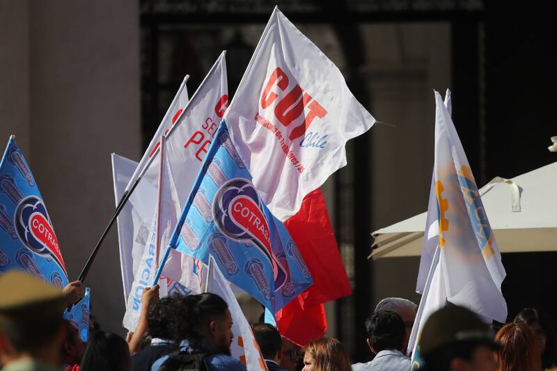 El acuerdo implica aumentar el sueldo mínimo desde este ese 1 de mayo.