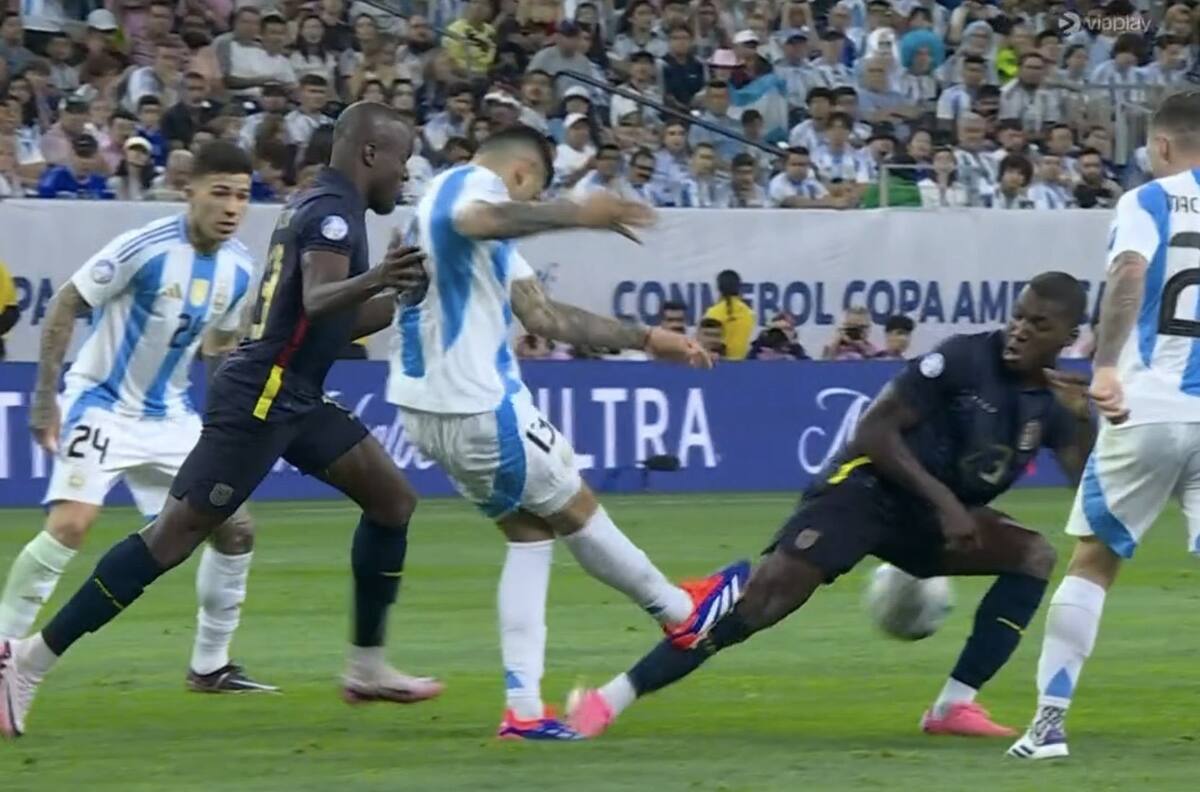 VIDEO | Igual a la de Gabriel Suazo: jugador de Argentina pegó este planchazo y ni siquiera cobraron falta