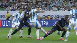 VIDEO | Igual a la de Gabriel Suazo: jugador de Argentina pegó este planchazo y ni siquiera cobraron falta
