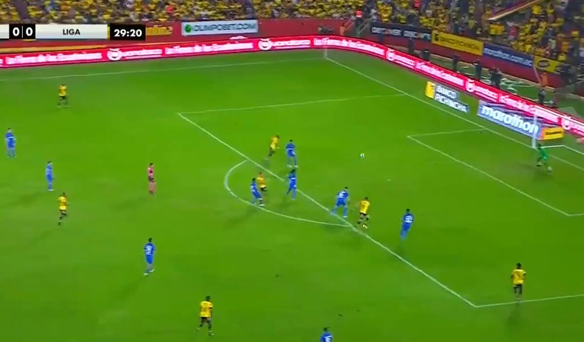 clavó la pelota en un ángulo y lideró el triunfo del equipo dirigido por Ariel Holan.