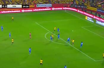 VIDEO | Pasó por la UC y se lució con un golazo en Clásico de Ecuador