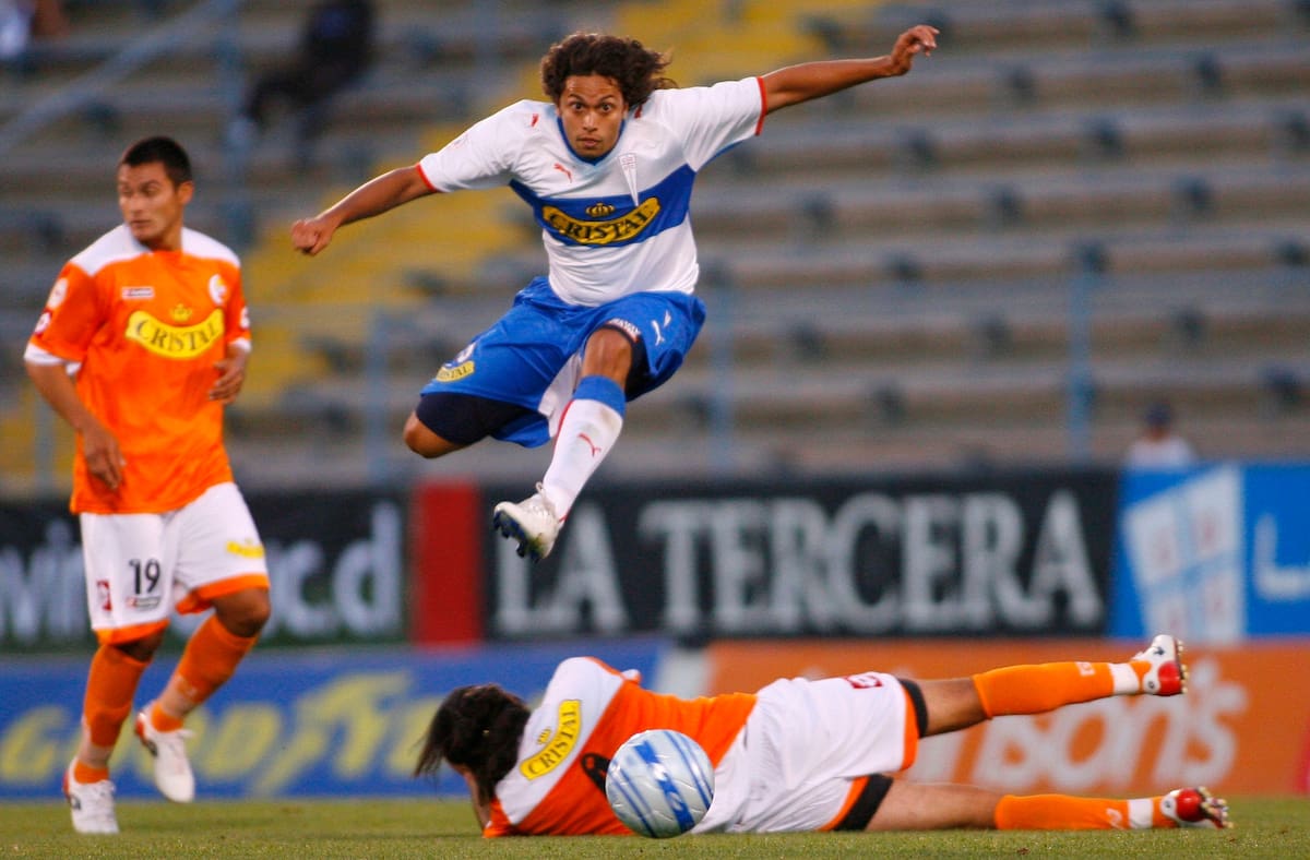. El volante trasandino en la UC. Foto: Old Photosport.