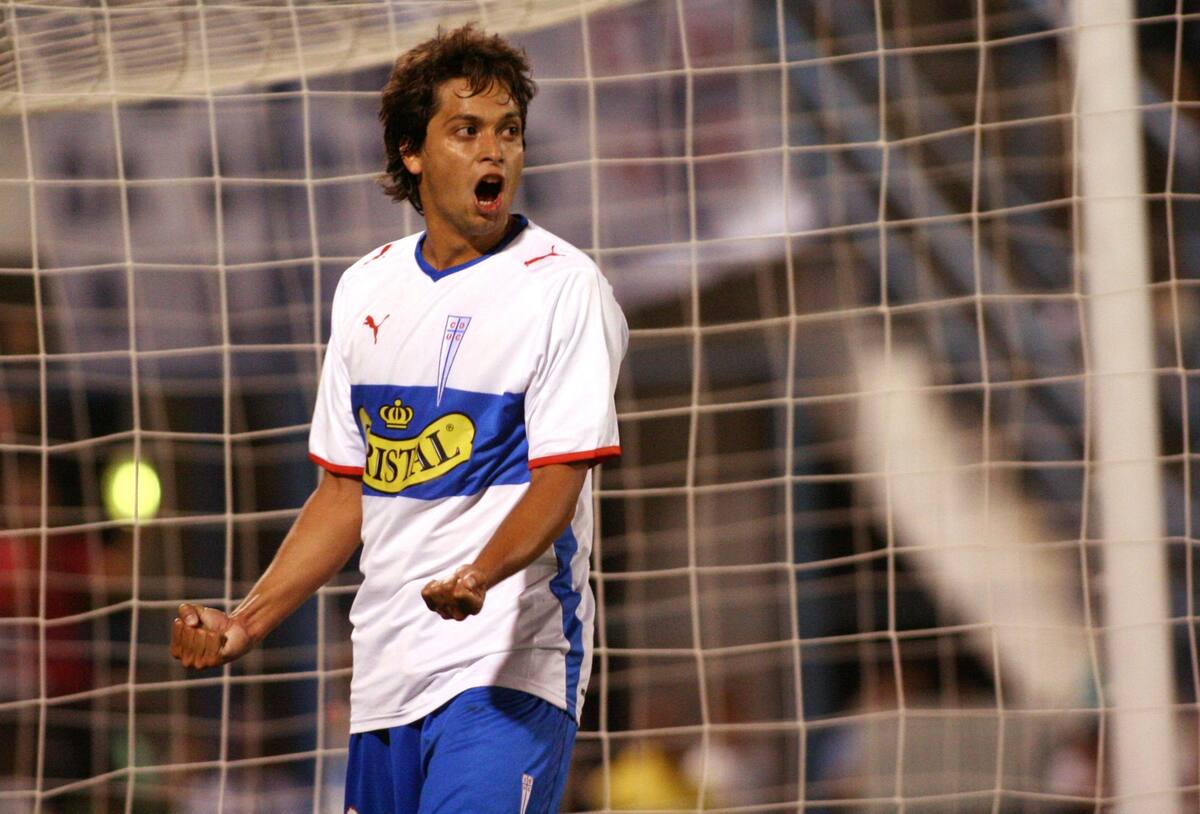 . El argentino con la camiseta de la Universidad Católica. Foto: Old Photosport.