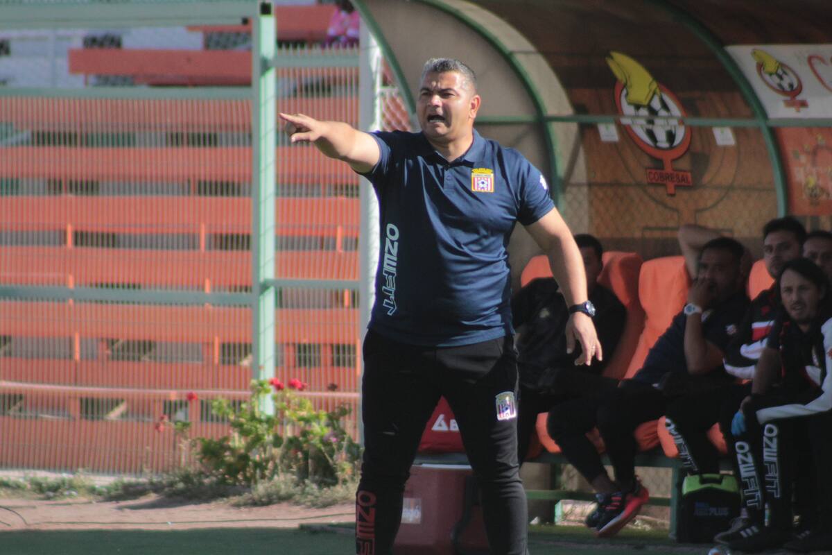 El entrenador curicano esperará las primeras fechas de la temporada a ver si aparece alguna oportunidad para dirigir. Crédito: Agencia Aton.