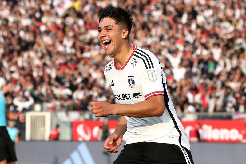 realizó dedicatoria para Jordhy Thompson tras anotar para Colo Colo.