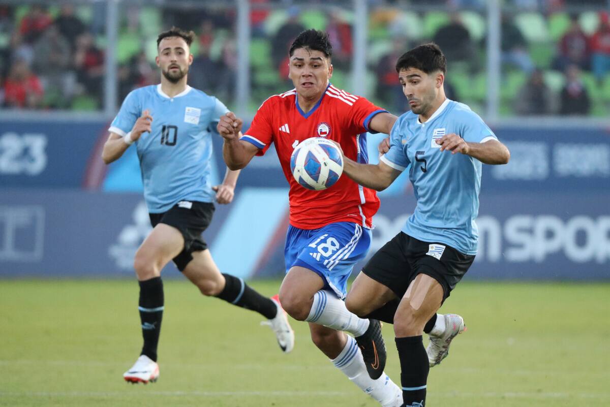 jugando por la Roja Sub 23 ante Uruguay en los Juegos Panamericanos (Foto: Photosport)