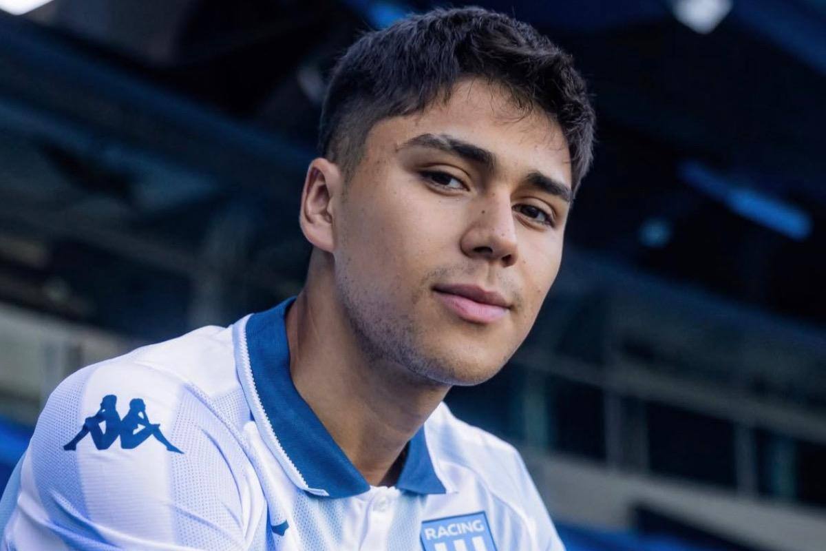 El delantero fue presentado en Racing Club, pero su debut oficial deberá seguir esperando. Foto: Racing Club.