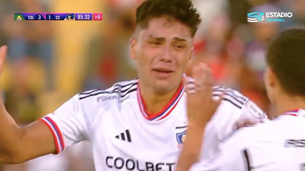 La emoción de Damián Pizarro tras anotar su primer gol en el profesionalismo con la camiseta de Colo Colo.