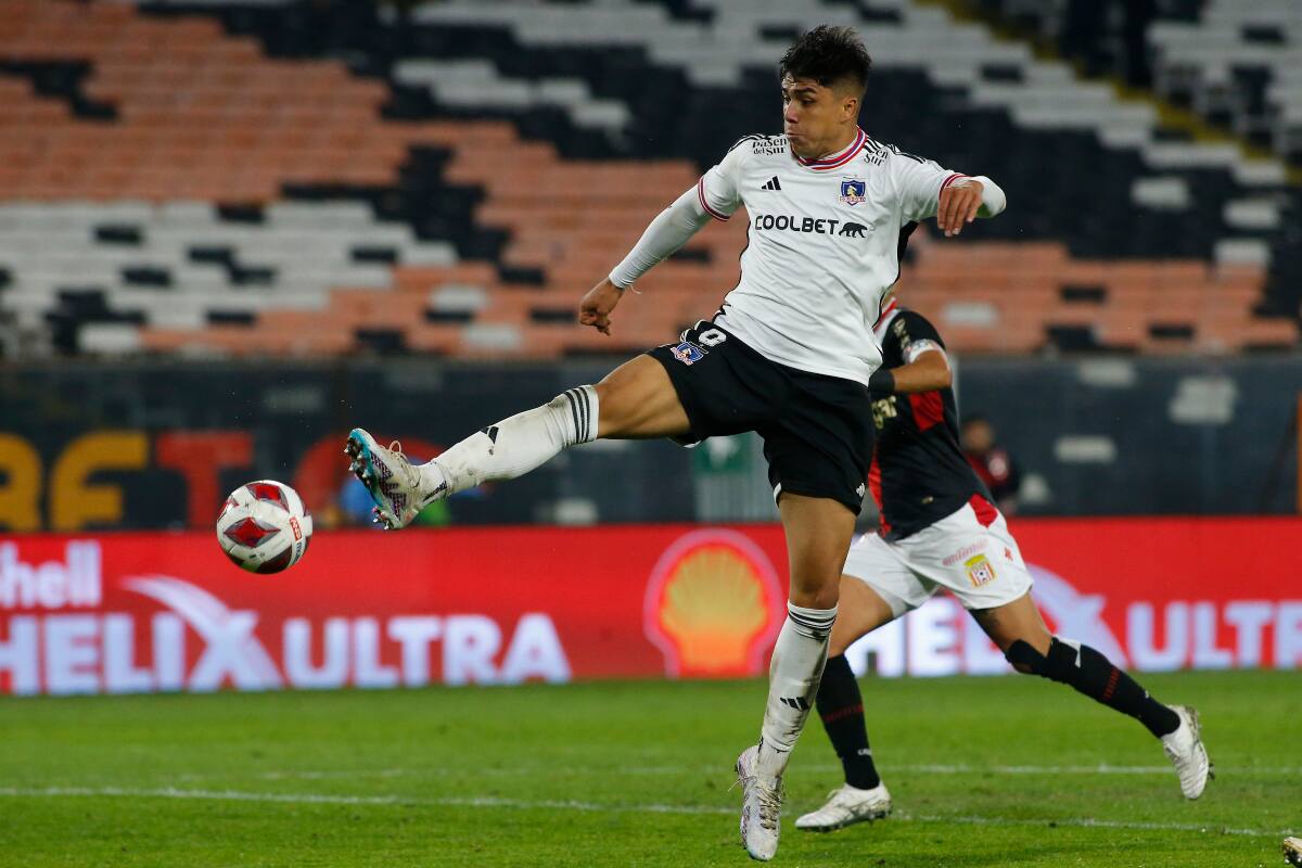 Damián Pizarro volverá a liderar el ataque de Colo Colo (Foto: Agencia Aton)