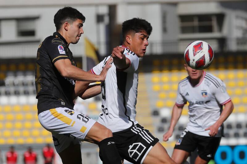 jugando por Colo Colo ante Coquimbo Unido por el Campeonato Nacional (Foto: Aton)