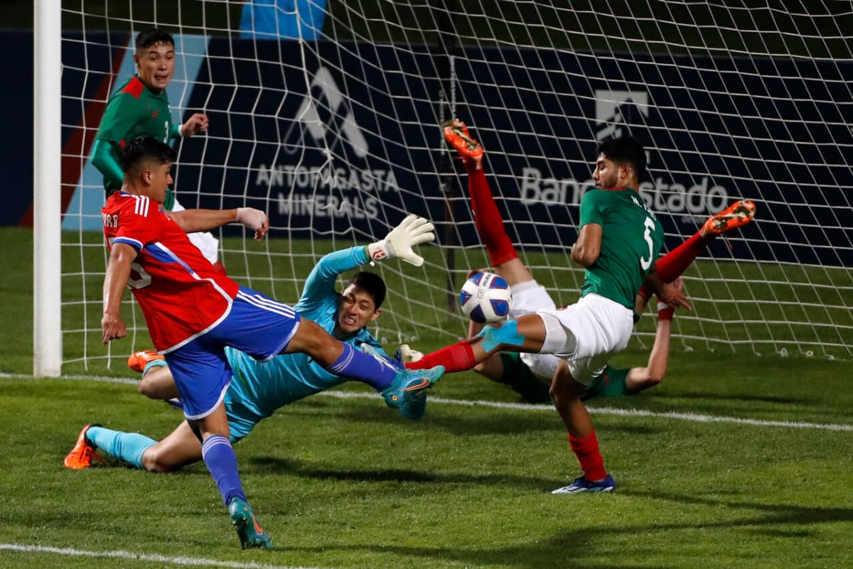 Damián Pizarro fue titular en la Sub 23 ante México en los Juegos Panamericanos (Foto: Photosport)