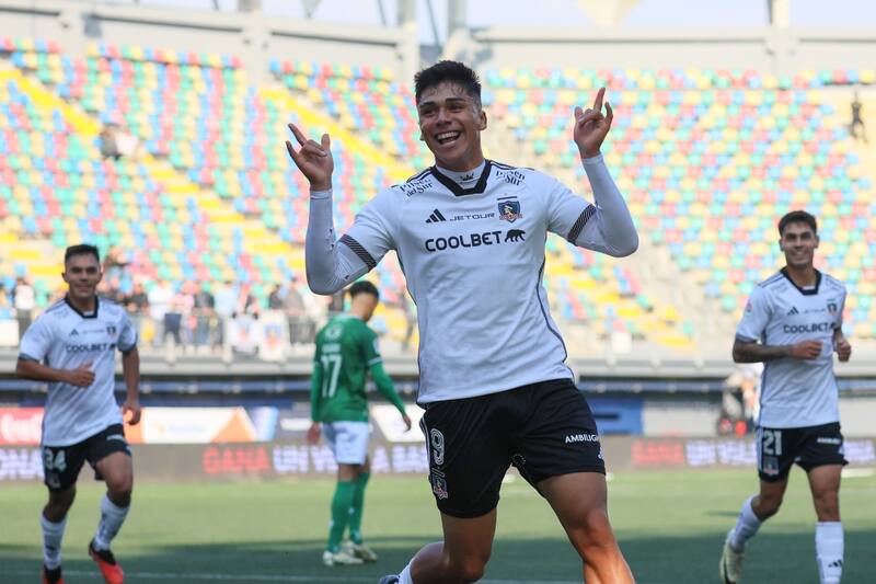celebrando su gol ante Audax Italiano.