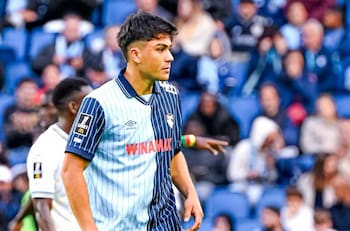 “No puede irse a ningún lado”: Le Havre se pone firme con Damián Pizarro y le dan un ultimátum