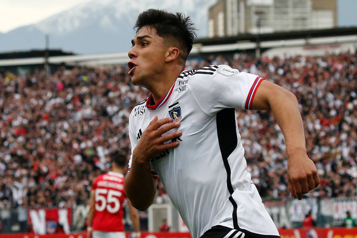 El delantero puede volver a Colo Colo. Foto: Agencia Aton