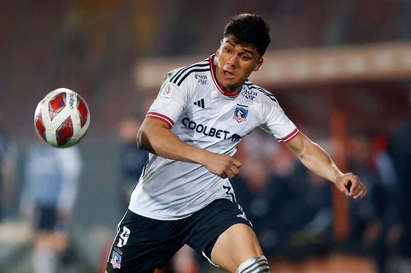 Damián Pizarro jugando por Colo Colo en el Campeonato Nacional (Foto: Aton)