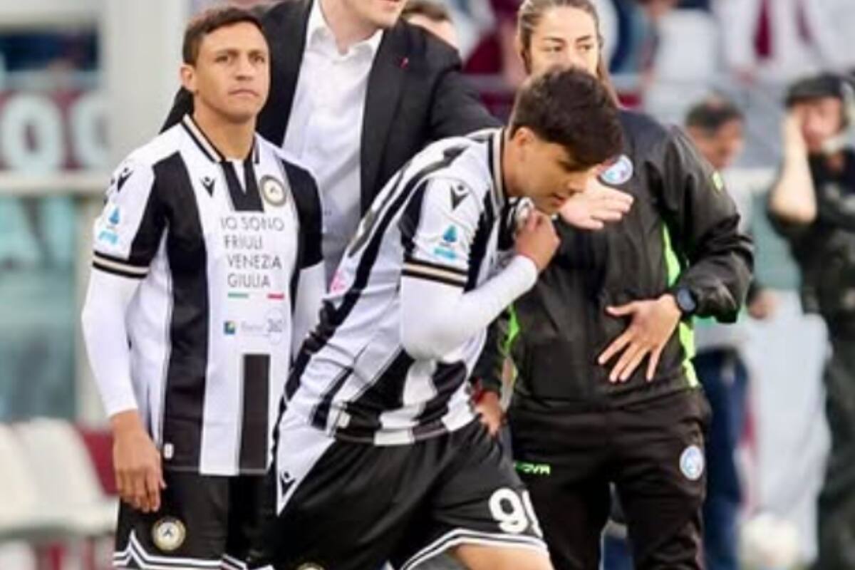 con la camiseta del Udinese.