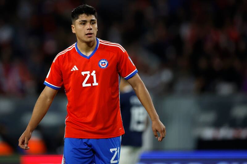 Damián Pizarro con la camiseta de La Roja.
