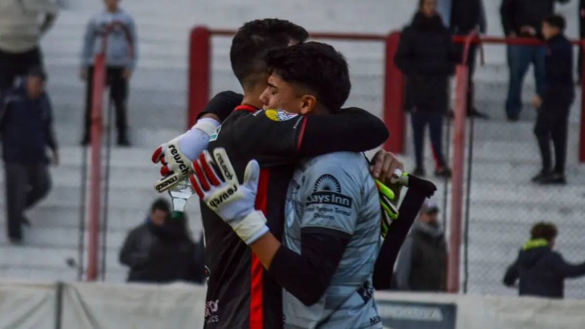 La increíble historia del arquero del fútbol chileno que enfrentó a su propio hermano: “Tuvo que pagar la cena”