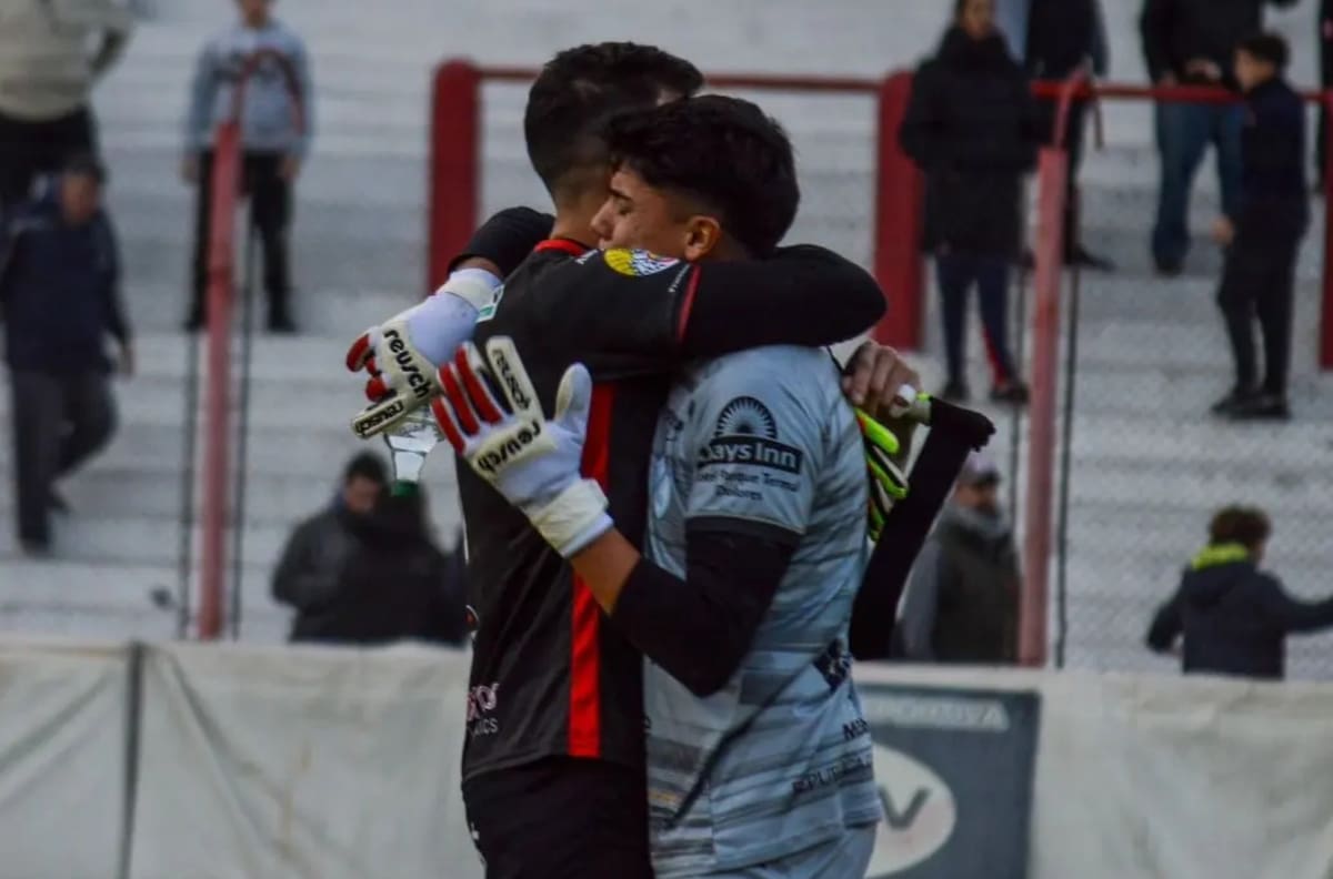 La increíble historia del arquero del fútbol chileno que enfrentó a su propio hermano: “Tuvo que pagar la cena”