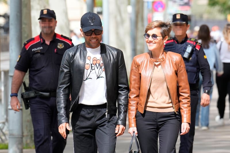 Dani Alves fue a realizar su firma semanal. Foto: EFE/Alejandro García