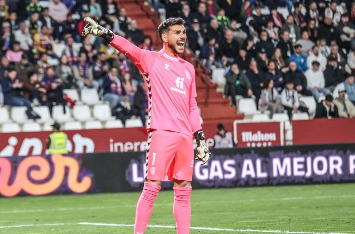 “Veía que no iba a jugar con Claudio Bravo…le pedía salir y Pellegrini no me dejaba, tuve que pedir ayuda”