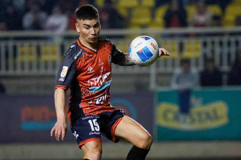 El delantero de Deportes Limache está en la órbita de Colo Colo. Foto: Aton.