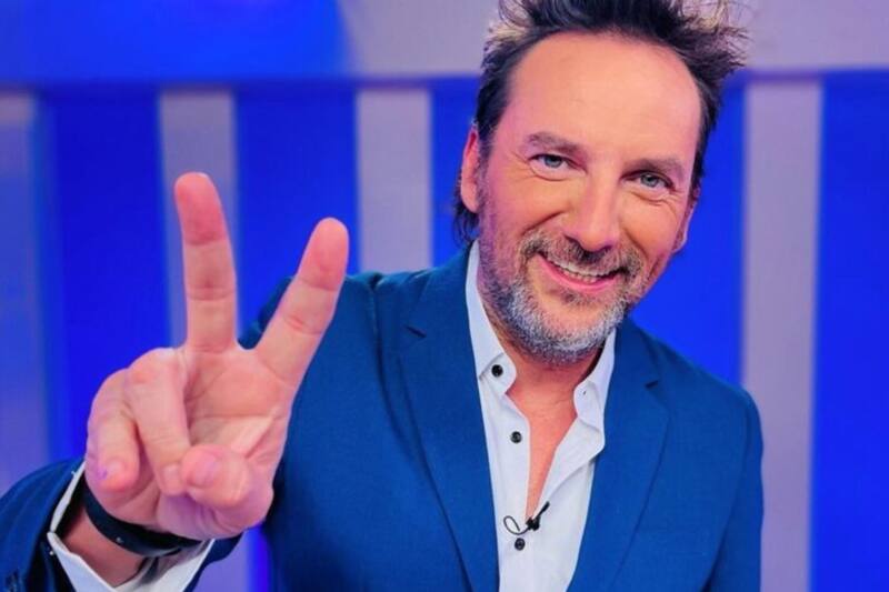 El animador terminó internado en la clínica a causa de un problema de salud.