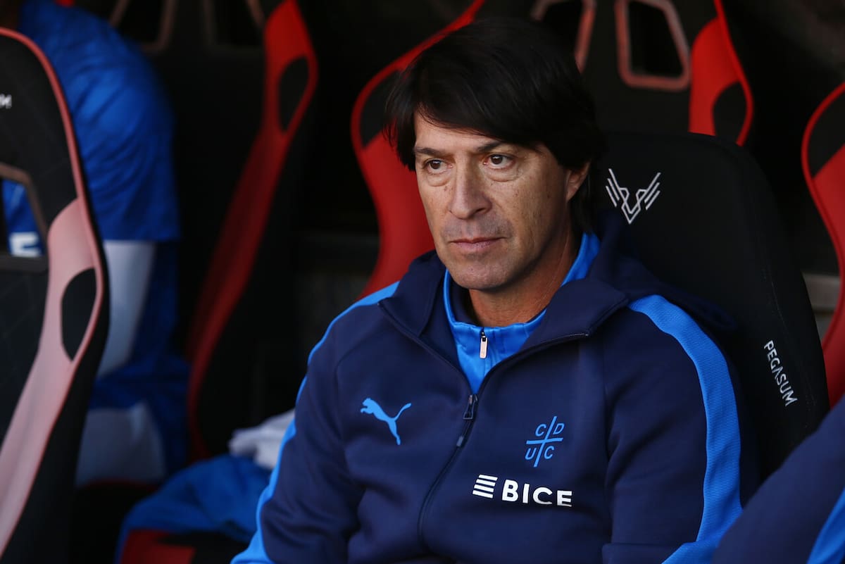 El entrenador de Universidad Católica lamentó la derrota ante Ñublense. Foto: Agencia Aton.