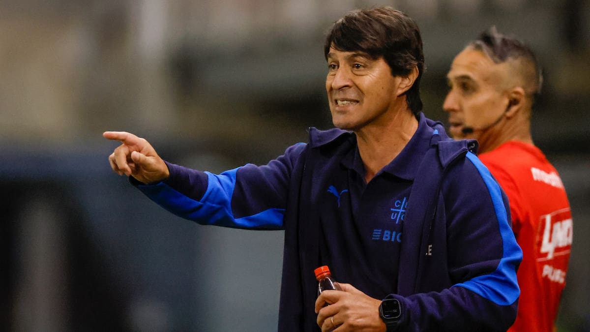 Se abre un cupo en el mediocampo de la UC