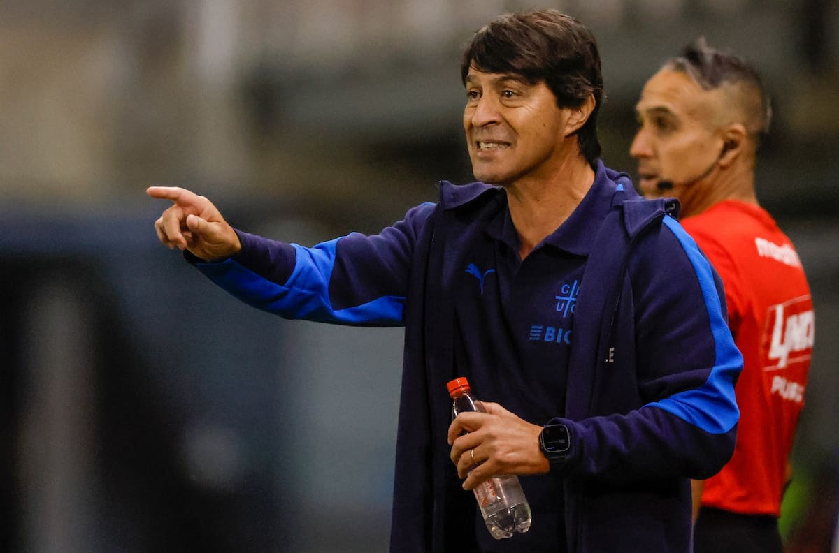 Se abre un cupo en el mediocampo de la UC