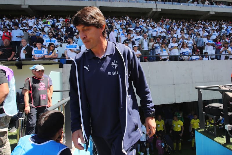 El DT de la Universidad Católica espera tener un plantel competitivo para 2026. Foto: Agencia Aton.