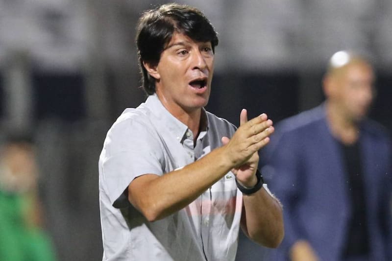 Daniel Garnero, DT de Paraguay, prepara cambios para enfrentar a La Roja.