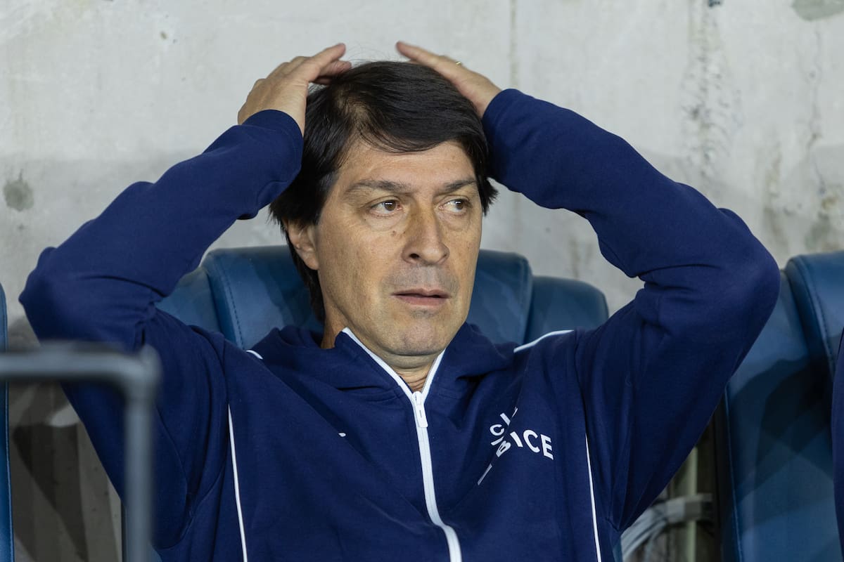 repasó las bajas de la UC para el Clásico Universitario. Foto: Felipe Escobedo.