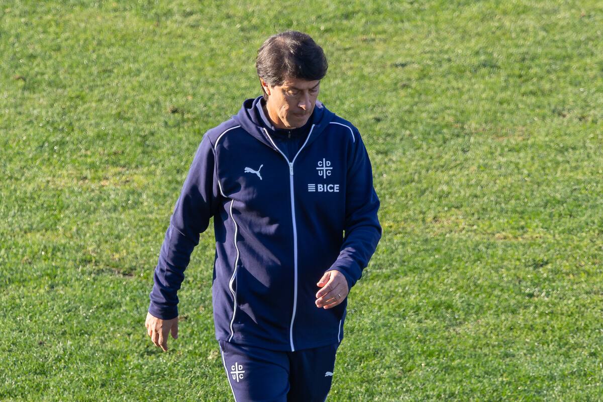 Técnico de la UC. Foto: Felipe Escobedo.