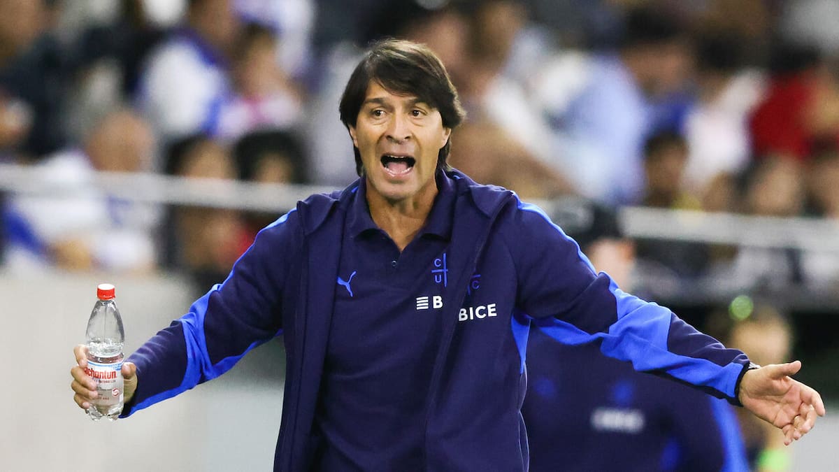 Daniel Garnero volvió a darle al arbitraje tras igualdad con Ñublense: “La de Palavecino no es jugada de expulsión”